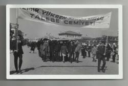 İZMİR YÜKSEK TEKNİK OKULU TALEBE CEMİYETİ YÜRÜYÜŞÜ NADİR BİR FOTOĞRAF...