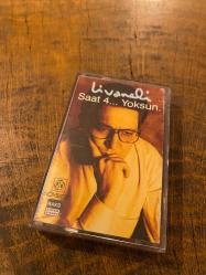 ZÜLFÜ LİVANELİ / SAAT 4 ... YOKSUN - KASET