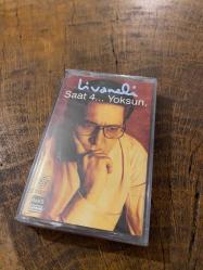 ZÜLFÜ LİVANELİ / SAAT 4 ... YOKSUN - KASET (JELATİNİNDE)