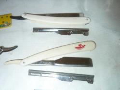 ANTİKA  ALMAN MALI TONDEO JİLETLİ USTURA 3 ADET VE 12 PAKET TONDEO JİLET 7 ADET ZAZA ve DİĞER MARKALAR BERBER TARAĞI