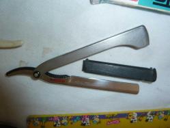 ANTİKA  ALMAN MALI TONDEO JİLETLİ USTURA 3 ADET VE 12 PAKET TONDEO JİLET 7 ADET ZAZA ve DİĞER MARKALAR BERBER TARAĞI