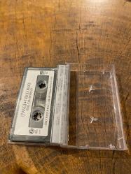 ZÜLFÜ LİVANELİ / THEODORAKİS - GÜNEŞ TOPLA BENİM İÇİN - KASET