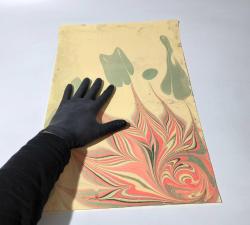 Ebru Sanatı - El İşi Ebru - Çiçek Desenli - Duvar Dekoru - Sanatçı: Muhammed Aydın - 2013 Tarihli - Yeşil - Kırmızı Renkli