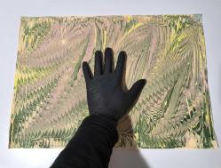 Ebru Sanatı - El İşi Ebru - Desenli - Duvar Dekoru - Sanatçı: Muhammed Aydın - 2013 Tarihli - Karanfil - Yeşil - Sarı Renkli