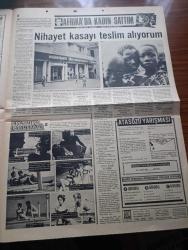 Son Aktüalite Gazetesi - Turkish Newspaper - 30 Haziran 1966 - Türk basınında İlk defa Son yayınlıyor İmralı'da 3 mezar - solda Adnan Menderes'in ortada Fatin Rüştü Zorlu'nun sağda da Hasan polatkan'ın mezarları görülüyor - Mahkumlar Adası İmralı harita - İstiklal Savaşı'ndan sonra Rumların kaçması ile boş kalan İmralı Adası mahkumlar Adası haline getirilmiştir - İmralı adası'ndaki cezaevi tesislerinden bir kısmı yukarıdaki fotoğrafta görülüyor - İmralı Adası tamamen cezaevine aittir - yılın foto romanı Caniler Kralı Killing hazine peşinde - Emine bacıya göre yarınki falınız - eğlence köşesi - transistörlü cihazlarınızdan altın ses almak için Berec altın seri - Afrika'da kadın sattım anlatan Deniz Yıldırımok yazan Gökşin Sipahioğlu Yazı Dizisi - aşkımı çalamazsın foto roman - atasözü yarışması - Marakaz vapuru mudanya'ya giderken her perşembe günü imralı adası'na uğrar fotoğraf - vapur İmralı'ya yaklaşırken genellikle yolcular küpeşteden fotoğrafta daire içine alınmış mezarı seyreder