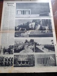 Yeni Sabah Gazetesi - Turkish Newspaper - 10 Kasım 1953 - Atatürk'ün portresi çizimi tam sayfa çizen Ratip Tahir - Anıtkabir inşaatının tarihçesi - bugün büyük Atatürk'ün Aziz naaşının nakledileceği Anıtkabir'in umumi manzarası Fotoğrafı - fotoğrafı çeken Hüseyin Ezer - inşaatın temeli 10 Ocak 1944'te atılmış ve Anıtkabir Ata'nın 15 ölüm yıldönümüne yetiştirilmiştir - Atanın tabutu muvakkat kabirden çıkarılırken - Arslanlı yoldan geçilerek Anıtkabir'in esas binasına gelir Aziz Ata'nın naaşının konacağı bu yer Türk milletinin ebedi ziyaretgahı olacaktır - Atatürk'ün 15. Ölüm yıldönümünde son dakikaları yazan Kadircan Kaflı - Atatürk bir seyahatinde fotoğraf - Atatürk'ün Aziz naşını ziyaret eden istanbulluları ağlarken görüyoruz fotoğraf - İstanbul Üniversitesi bahçesine dikilecek heykelin maketi fotoğraf - Reisicumhur Celal Bayar Atatürk'ün Etnografya müzesindeki muvakkat kabrine çelenk koyarken -  Atatürk şuuru yazan Cahit Tanyol - Arslanlı yol fotoğraf