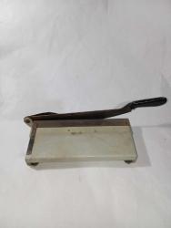 ESKİ DONEM GİYOTİN MAKAS FOTOĞRAF İCİN UYGUN