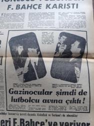 Akşam Gazetesi - Turkish Newspaper - 16 Temmuz 1969 - Ay yolculuğu başlıyor - Armstrong Collins ve Aldrin fotoğraf - ilk günün çalışma programı - Apollo 11'in 8 günlük Ay'a gidiş dönüş programı - Wernher Von Braun Luna 15 Aydan Toprak getirebilir dedi - astronotların hareketten önce son sözleri verilen vazifeyi yaparız - Başbakan Süleyman Demirel'in annesi Ümmühan Demirel iki gelini Nazmiye ve Sezen Demirel ile fotoğraf - Süleyman Demirel turizm için bacasız fabrika dedi - Kaan'ın maceraları Tung Hay'ın öcü yazan ve çizen Abdullah Turhan - Nehar Tüblek'in fırçasından - Kayseri olayları üzerine yazan Malatya milletvekili Şaban Erik - Ay'a giderken yazan Çetin Altan -  Fenerbahçe başkanı Faruk Ilgaz politika spor'dan çok daha kolaymış dedi - gazinocular şimdi de futbolcu avına çıktı fotoğraf - Fenerbahçe ile ihtilafa düşünce Nunweiller'e Beşiktaş talip oldu - İonescu yüzünden Fenerbahçe karıştı - galatasaraylılar pazar günü Avrupa'ya gidiyor - altılı ganyan 70.915 lira verdi