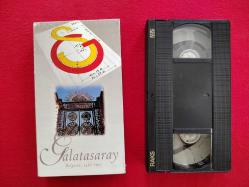 Galatasaray Belgeseli - 1481/1995 - Mehmet Ali Birand - Galatasaray'ın Kuruluşunun 514. Yıldönümü Nedeniyle Galatasaray Eğitim Vakfı Tarafından Yaptırılmıştır - Raks VHS Kaset