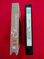 Galatasaray Belgeseli - 1481/1995 - Mehmet Ali Birand - Galatasaray'ın Kuruluşunun 514. Yıldönümü Nedeniyle Galatasaray Eğitim Vakfı Tarafından Yaptırılmıştır - Raks VHS Kaset
