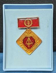 Orijinal Kutusunda Dönem Ürünü Doğu Almanya Madalya