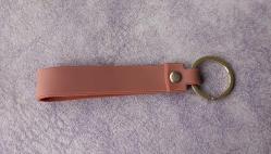 BEAR'S MİLK TEA VE ÇİNCE YAZILI ANAHTARLIK.  YENİ GİBİ TEMİZ KOLEKSİYONLUK NADİR