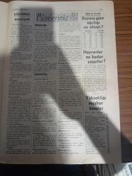 Ulus 1938 Gazetesi - Turkish Newspaper - 1 Sonkanun (Ocak) 1937 - 1938 takvimi - 1937'den 1938'e girerken yazan Ahmet Şükrü Esmer - 1937 yılının bir bilançosu - İsmet İnönü başbakanlıkta istifa etti ve başbakanlığa Celal Bayar tayin edildi fotoğraf - Rusya'da Troçki taraftarlığı yapmak sebebiyle birçok kişi kurşuna dizildi - dış bakanımız Doktor Tevfik Rüştü Aras Milano'da Kont Ciano ile konuştu - İsmet İnönü Londra'da taç giyme töreninde bulundu - Atatürk General Metaksas'a bir mesaj gönderdi - Büyük Şair Abdülhak Hamid öldü - Türkiye'nin her tarafında Hatay zaferi kutlandı - Sadabat paktı imzalandı -  Milletler cemiyeti Hatay statüsünü ve anayasasını kabul etti - müzelerimiz - Türk ve İslam eserleri müzesi - Topkapı sarayı - boyuna göre kilo ağırlığı ne olmalı - uzun ömür ilaçları - yılbaşı gecesinin ertesi günü karikatür - Filistin'de kanlı isyanlar oldu - Kamutay Atatürk'ün hükümete direktif veren büyük nutku ile açıldı - Atatürk şark vilayetlerinde ve Tunceli'de bir seyahat yaptı