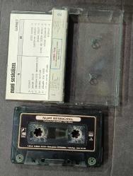 NURİ SESİGÜZEL * GURBET * KASET