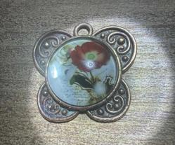 Eski Şık Bakır Çiçekli Kolye ucu içinde yazı var ama okuyamadım  bulunmayan bi ürün