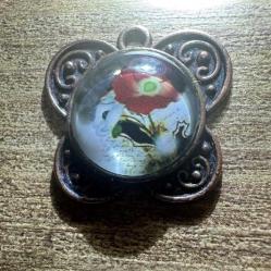 Eski Şık Bakır Çiçekli Kolye ucu içinde yazı var ama okuyamadım  bulunmayan bi ürün