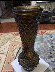 Vintage Vazo Camın kendi renginden, eskilerden dökme cam vazo.. Ölçüleri fotoğraflarda mevcuttur.. Boyutlar En : 8 cm | Yükseklik : 27 cm
