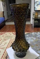 Vintage Vazo Camın kendi renginden, eskilerden dökme cam vazo.. Ölçüleri fotoğraflarda mevcuttur.. Boyutlar En : 8 cm | Yükseklik : 27 cm