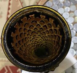 Vintage Vazo Camın kendi renginden, eskilerden dökme cam vazo.. Ölçüleri fotoğraflarda mevcuttur.. Boyutlar En : 8 cm | Yükseklik : 27 cm