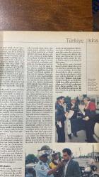 RADİKAL İKİ PAZAR DERGİSİ - 12 EKİM 1997 SAYI:53 YILDIRIM TÜRKER – HAKAN ÇELİK – ÜMİT KIVANÇ – CELAL BAŞLANGIÇ – SEMRA SOMERSAN – MUSTAFA KONUR – MEHMET KENAN KAYA – YAZGÜLÜ ALDOĞAN – SEVİN OKYAY – ZEKİ COŞKUN – BUKET UZUNER – AYDIN DOĞAN – MEHMET Y. YILMAZ – TUĞRUL ERYILMAZ – YAZGÜLÜ ALDOĞAN – ESEN KAROL – HALE ÇEVİKOĞLU – YEŞİM ÇOBANKENT – ASU MARO – NİLGÜN TOPTAŞ – ARSAL TÜZÜNER – SEDEF İPER – ENDER YAKŞİ  MİLLET MECLİSİ BAŞKANINI ARIYOR – MENDERES, KALEMLİ VEYA ÇETİN OLMASI NE FARK ETTİRİR? – SİLAHLANMA ŞAMPİYONU TÜRKİYE – HER ŞEYE RAĞMEN DİYARBAKIR – İÇ SAVAŞ AKSESUARLI AŞK ROMANI – EŞCİNSEL EBEVEYNLER – BİZE NE BU MAÇTAN – TÜRK SİLAH PAZARI İŞTAH KABARTIYOR – YAPILMAMIŞ BİR RÖPORTAJIN DAVASI – SEN YEŞİL KARINCA HEMEN ÇEKİL KENARA – HERŞEYİ GİYİYOR HERKESİ GİYDİRİYOR – KULLANIMA HAZIR SATILIK ÖDEVLER – TÜRK UÇUYOR – KAYIP ARANIYOR – FİLLER ÜLKESİNİN LEZZETİ – SONBAHARDA CAZ DİNLENİR – İYİ Kİ DOĞDUN RED KİT – ÇİZGİ – SEÇMELER – MAĞARA ADAM  - 32 SAYFA