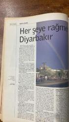 RADİKAL İKİ PAZAR DERGİSİ - 12 EKİM 1997 SAYI:53 YILDIRIM TÜRKER – HAKAN ÇELİK – ÜMİT KIVANÇ – CELAL BAŞLANGIÇ – SEMRA SOMERSAN – MUSTAFA KONUR – MEHMET KENAN KAYA – YAZGÜLÜ ALDOĞAN – SEVİN OKYAY – ZEKİ COŞKUN – BUKET UZUNER – AYDIN DOĞAN – MEHMET Y. YILMAZ – TUĞRUL ERYILMAZ – YAZGÜLÜ ALDOĞAN – ESEN KAROL – HALE ÇEVİKOĞLU – YEŞİM ÇOBANKENT – ASU MARO – NİLGÜN TOPTAŞ – ARSAL TÜZÜNER – SEDEF İPER – ENDER YAKŞİ  MİLLET MECLİSİ BAŞKANINI ARIYOR – MENDERES, KALEMLİ VEYA ÇETİN OLMASI NE FARK ETTİRİR? – SİLAHLANMA ŞAMPİYONU TÜRKİYE – HER ŞEYE RAĞMEN DİYARBAKIR – İÇ SAVAŞ AKSESUARLI AŞK ROMANI – EŞCİNSEL EBEVEYNLER – BİZE NE BU MAÇTAN – TÜRK SİLAH PAZARI İŞTAH KABARTIYOR – YAPILMAMIŞ BİR RÖPORTAJIN DAVASI – SEN YEŞİL KARINCA HEMEN ÇEKİL KENARA – HERŞEYİ GİYİYOR HERKESİ GİYDİRİYOR – KULLANIMA HAZIR SATILIK ÖDEVLER – TÜRK UÇUYOR – KAYIP ARANIYOR – FİLLER ÜLKESİNİN LEZZETİ – SONBAHARDA CAZ DİNLENİR – İYİ Kİ DOĞDUN RED KİT – ÇİZGİ – SEÇMELER – MAĞARA ADAM  - 32 SAYFA