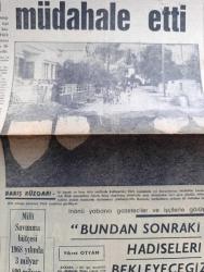 Cumhuriyet Gazetesi - Turkish Newspaper - 2 Aralık 1967 - Kıbrıs semalarında 2 jetimize İngilizler müdahale etti - liberasyon listelerinden ancak zaruri maddeler ithal edilebilecek - ordu mensupları kıta tazminatlarını dün alamadılar - 140 kıpti Ramazan'da davul çalmak için izin istediler - Grivas Kıbrıs'a yakında döneceğim - İsmet İnönü yabancı gazeteciler ve işçilerle görüştü bundan sonraki hadiseleri bekleyeceğiz dedi - Kıbrıs'ta Barış rüzgarları fotoğraf - Alparslan Türkeş'in Süleyman Demirel için gensoru önergesi okunurken Adalet Partisi tepki gösterdi - aylak Musa karikatür - haydi canım sen de yazan İlhan Selçuk - ağaç bayramında 15.000 çam fidanı dikilecek - dansözler kraliçesi Gülruh'u öldüren Muzaffer Hanta 20 yıla mahkum oldu- Yarın Dolmabahçe stadında Fenerbahçe ile Göztepe liderlik maçı yapacak - basketbol liginde 3. Hafta Galatasaray Beşiktaş karşılaşıyor - bugün Hacettepe ile karşılaşacak olan Beşiktaş maça neşe içinde kampta hazırlanmıştır fotoğraf - voleybol