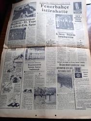 Cumhuriyet Gazetesi - Turkish Newspaper - 2 Aralık 1967 - Kıbrıs semalarında 2 jetimize İngilizler müdahale etti - liberasyon listelerinden ancak zaruri maddeler ithal edilebilecek - ordu mensupları kıta tazminatlarını dün alamadılar - 140 kıpti Ramazan'da davul çalmak için izin istediler - Grivas Kıbrıs'a yakında döneceğim - İsmet İnönü yabancı gazeteciler ve işçilerle görüştü bundan sonraki hadiseleri bekleyeceğiz dedi - Kıbrıs'ta Barış rüzgarları fotoğraf - Alparslan Türkeş'in Süleyman Demirel için gensoru önergesi okunurken Adalet Partisi tepki gösterdi - aylak Musa karikatür - haydi canım sen de yazan İlhan Selçuk - ağaç bayramında 15.000 çam fidanı dikilecek - dansözler kraliçesi Gülruh'u öldüren Muzaffer Hanta 20 yıla mahkum oldu- Yarın Dolmabahçe stadında Fenerbahçe ile Göztepe liderlik maçı yapacak - basketbol liginde 3. Hafta Galatasaray Beşiktaş karşılaşıyor - bugün Hacettepe ile karşılaşacak olan Beşiktaş maça neşe içinde kampta hazırlanmıştır fotoğraf - voleybol