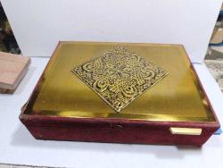 ÇY11----PİRİNÇ DEKORLU YAŞLI ÜÇ GÖZLÜ KUTU