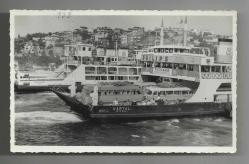ÜSKÜDAR İSKELESİNE YANAŞMAKTA OLAN KARTAL ARABA VAPURU FOTOĞRAFI...