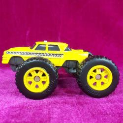 TONKA 2009 HASBRO C-239B DIECAST SARI RENKLİ OTOMOBİL OYUNCAK