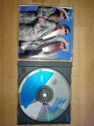 zz top greatest hits cd (temiz kondisyonda, sadece kılcal çizikler var) (büyük ihtimal orijinal cd, ama ilerleyen fotoğrafalara yine de bakınız)