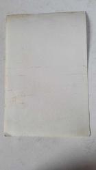 YEŞİLÇAM'IN YILDIZI HÜLYA KOÇYİĞİT'İN ORİJİNAL FOTOĞRAFI  - 18 x 12 cm EBADINDA - HÜLYA KOÇYİĞİT KENDİSİNE VERİLEN ÇİÇEKLE HAYRANLARININ ARASINDA GÜLÜMSERKEN ÇEKİLMİŞ BİR KARE