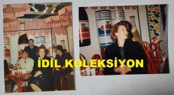 YEŞİLÇAM'IN YILDIZI HÜLYA KOÇYİĞİT'İN ORİJİNAL 2'Lİ FOTOĞRAF SETİ  - 11 x 9 cm EBADINDA - HÜLYA KOÇYİĞİT BİR MEKANDA OTURUP GÜLÜMSERKEN ÇEKİLMİŞ ÇOK NET KALİTEDE 2 FOTOĞRAF