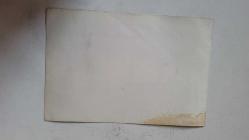 YEŞİLÇAM'IN YILDIZI HÜLYA KOÇYİĞİT'İN ORİJİNAL FOTOĞRAFI  - 18 x 12 cm EBADINDA - HÜLYA KOÇYİĞİT KÖPRÜNÜN ALTINDA GÜLÜMSEYEREK POZ VERİRKEN ÇEKİLMİŞ BİR KARE