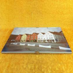 VINTAGE ORJİNAL ÇERÇEVESİNDE NORVEÇ ŞEHİR MANZARASI EVLER TEMALI 18 x 24 cm RENKLİ HATIRA FOTOĞRAF