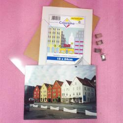 VINTAGE ORJİNAL ÇERÇEVESİNDE NORVEÇ ŞEHİR MANZARASI EVLER TEMALI 18 x 24 cm RENKLİ HATIRA FOTOĞRAF