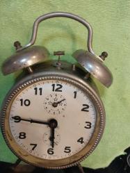 PETER MASA SAATİ, ANTİKA KURMALI ALMANYA PETER MARKA ÇALIŞIR VAZİYETTE  MASA SAATİ..