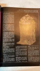 SANAT DÜNYAMIZ, YAPI VE KREDİ BANKASININ BİR KÜLTÜR HİZMETİ DERGİSİ - EYLÜL 1975 SAYI: 5 - SELÇUK TAŞ İŞÇİLİĞİ - YÖRÜK ÇUVALLARI - TOPKAPI SARAYI MÜZESİNDEKİ TÜRK MİĞFERLERİ - KAPADOKYA - TÜRK MİMARİ ESERLERİ - GÜZEL EĞİTİMİ  MERYEM DE CARCARADEC - ERSU PEKİN - TURGAY TEZCAN - CAN NURCEM - GABRIEL - SEDAT ELDEM - SADİ ABAÇ - VEDAT NEDİM TÖR - ADAIR MILL - ARA GÜLER - SAMİ GÜNER - ŞEMSİ GÜNER - OSMAN KADEMOĞLU - AYDIN ERKMEN - ALP ASLAN - ROMANOS DIOGENES - SÜLEYMAN ŞAH - TAM TAKIM EKSİKSİZ 48 SAYFA