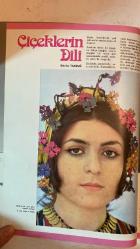 SANAT DÜNYAMIZ, YAPI VE KREDİ BANKASININ BİR KÜLTÜR HİZMETİ DERGİSİ - EYLÜL 1978 SAYI: 14 - ÇİÇEKLERİN DİLİ - ERZİNCAN BAKIRCILIK SAN’ATI - TÜRK MOTİFLERİ İLE YENİ EMAYE TEKNİĞİ - ÇOCUK ÖNYARGISIZ YARATIR - SAN’ATİN KUDRETİ - ÇAĞDAŞ SANATIMIZIN TEMSİLCİLERİ - ALİ AVNİ ÇELEBİ  SABİHA TANSUĞ - DANIEL YAHYA - FERİT EDGÜ - SABİH GÖZEN - ALİ AVNİ ÇELEBİ - NURULLAH BERK - SADİ ABAÇ - VEDAT NEDİM TÖR - ADAIR MILL - ŞEMSİ GÜNER - AYDIN ERKMEN - TAM TAKIM EKSİKSİZ 48 SAYFA