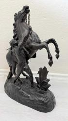 FIRANSIZ DAMGALI AT EĞİTMENİ AT HEYKELİ