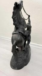 FIRANSIZ DAMGALI AT EĞİTMENİ AT HEYKELİ