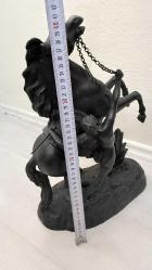 FIRANSIZ DAMGALI AT EĞİTMENİ AT HEYKELİ