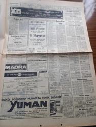 Cumhuriyet Gazetesi - Turkish Newspaper - 4 Mayıs 1969 - Es geçilen olay yazan Nadir Nadi Başmakale - İmran Öktem'in cenazesinden intikam almak istediler fotoğraf - eli sopalı yobazlar cemaate saldırdı - cenazede CHP genel başkanı İsmet inönü'yü ezilmekten kurtarmak tuğgeneral Nabi Alpartun tabancasını çekti fotoğraf - cenazede Cihat çağrıları fotoğraf - cenazede Moskova'ya Moskova'ya diye bağırdılar - ne olmuş bu Londra'ya yazan Doğan Nadi - Sıfıra sıfır elde sıfır yazan İlhan Selçuk - Vehbi Koç ortak pazara hazırlama konusunun önemine değindi - Yuman buzdolapları - İmran Öktem'in cenazesinde Başbakan Süleyman Demirel'in çelengi - Molnar Fenerbahçe'ye oyuncu getirecek - kim gülecek Galatasaray mı Eskişehir mi - Vefa 2 Bursaspor 0 - Metin Oktay İzmir bana yarar dedi fotoğraf - at yarışları tahmini - Türkiye voleybol ligi kuruluyor - Yeni kurulacak voleybol ligi'nin İddialı takımı Fenerbahçe - Galatasaray antrenörü Kaloperoviç şampiyon olursak Galatasaray'da kalırım dedi - atletizm