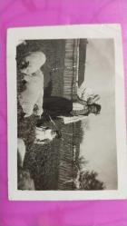 İki adet minik eski fotoğraf