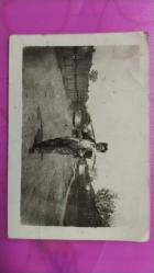 İki adet minik eski fotoğraf