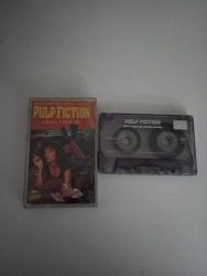 Pulp Fiction (Music From The Motion Picture) Ucuz Roman Film Müzikleri ,Soundtrack , Uma Thurman , 1999 Türkiye Baskı 111 103 Baskısı Kaset