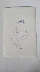 YEŞİLÇAM'IN YILDIZI HÜLYA KOÇYİĞİT'İN ORİJİNAL FOTOĞRAFI  - 18 x 12 cm EBADINDA - HÜLYA KOÇYİĞİT KUŞ KAFESLERİNİN ÖNÜNDE GÜLÜMSEYEREK POZ VERİRKEN ÇEKİLMİŞ BİR KARE