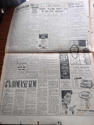 Cumhuriyet Gazetesi - Turkish Newspaper - 10 Haziran 1960 - unutulmaz gün yazan Nadir Nadi Başmakale - Hürriyet şehitlerini Dün Ankara'ya uğradık fotoğraf - Hürriyet şehitleri beyazıt'tan geçerken gözyaşı döken insanlar fotoğraf - yeni geçici açıklanmak üzere - Yıldız Teknik okulu'nda Dün bir protesto mitingi yapıldı fotoğraf - İETT'nin dağıttığı 835 paso iptal edildi - Şehit Ali İhsan Kalmaz'ın yazdığı şiir - Ankara Üniversitesi açıldı fotoğraf - Kore tugayı bir bölüğe indiriliyor - dümensiz gemi yazan Rikkat Köknar Yazı Dizisi - hayret ve dehşet yazan Burhan Felek - Nixon Rockfeller mücadelesi büyüdü - İstanbul radyosu programı - aktör Vedat Karaokçu vefat etti - bütün İstanbul Hürriyet şehitleri için ağladı fotoğraflar - şehitlerimizin naaşları Kadıköy'e geçirilmek üzere donanmamıza teslim ediliyor fotoğraf - bacağının kesilmesine rağmen o da arkadaşlarına karşı son vazifesini yapmak için yola çıkmıştı fotoğraf - bu genç şehitlerimiz senin yüz karandır Adnan Menderes pankartı foto