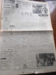 Cumhuriyet Gazetesi - Turkish Newspaper - 10 Haziran 1960 - unutulmaz gün yazan Nadir Nadi Başmakale - Hürriyet şehitlerini Dün Ankara'ya uğradık fotoğraf - Hürriyet şehitleri beyazıt'tan geçerken gözyaşı döken insanlar fotoğraf - yeni geçici açıklanmak üzere - Yıldız Teknik okulu'nda Dün bir protesto mitingi yapıldı fotoğraf - İETT'nin dağıttığı 835 paso iptal edildi - Şehit Ali İhsan Kalmaz'ın yazdığı şiir - Ankara Üniversitesi açıldı fotoğraf - Kore tugayı bir bölüğe indiriliyor - dümensiz gemi yazan Rikkat Köknar Yazı Dizisi - hayret ve dehşet yazan Burhan Felek - Nixon Rockfeller mücadelesi büyüdü - İstanbul radyosu programı - aktör Vedat Karaokçu vefat etti - bütün İstanbul Hürriyet şehitleri için ağladı fotoğraflar - şehitlerimizin naaşları Kadıköy'e geçirilmek üzere donanmamıza teslim ediliyor fotoğraf - bacağının kesilmesine rağmen o da arkadaşlarına karşı son vazifesini yapmak için yola çıkmıştı fotoğraf - bu genç şehitlerimiz senin yüz karandır Adnan Menderes pankartı foto