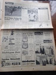 Hürriyet Gazetesi - Turkish Newspaper - 27 Haziran 1960 - Gençlik Dün Spor bayramını kutladı fotoğraflar - 19 Mayıs Spor ve Gençlik Bayramı Ankara 19 Mayıs stadında Harp okulu öğrencilerinin Hürriyet mücadelesinin nasıl yapıldığını canlandıran gösterisi fotoğraf - gençlik Ata'nın kendilerine olan hitabına 33 yıl sonra cevap verdi -  Cemal Gürsel Bayram yeni bir Kurtuluş hamlesi ile ulvileşti dedi - İsmet inönü'yü öldürmek isteyenlerden 45'i Dün yakalandı - İzmir'de dün muhteşem bir miting yapıldı ve hürriyet andı içildi fotoğraf - Sabık Çanakkale mebuslarından Ahmet Hamdi Sezen de yakalandı - Gürsel Kupası Beşiktaş dün Feriköy'ü 2-0 mağlup etti fotoğraf - kırkpınar'da İbrahim karabacak başpehlivan oldu fotoğraf - Zeki Müren Tepebaşı bahçesinde - Fenerbahçe Kongresi Dün yapıldı - Sophia Loren altı ay daha Londra'da kalacak - Hürrem Sultan yazan Feridun Fazıl Tülbentçi Yazı Dizisi - Gregory Peck ve Anthony Quinn yaralandılar - Gökler hakimi gordon karikatür - Fatoş karikatür